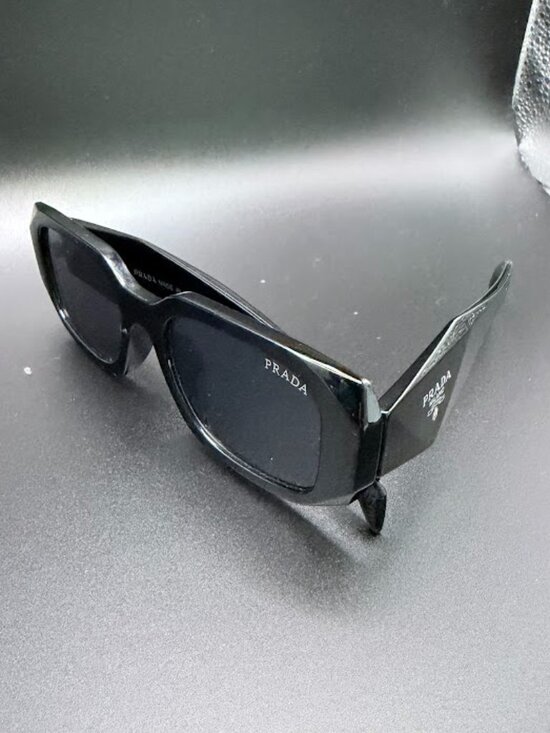 Designer Inspired Luxury Black Rectangle Sunglasses Y2K main image 4